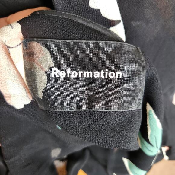 Reformation Carina Wrap Dress Womens Size Medium Black Floral Print Crepe Midi - Picture 9 of 10